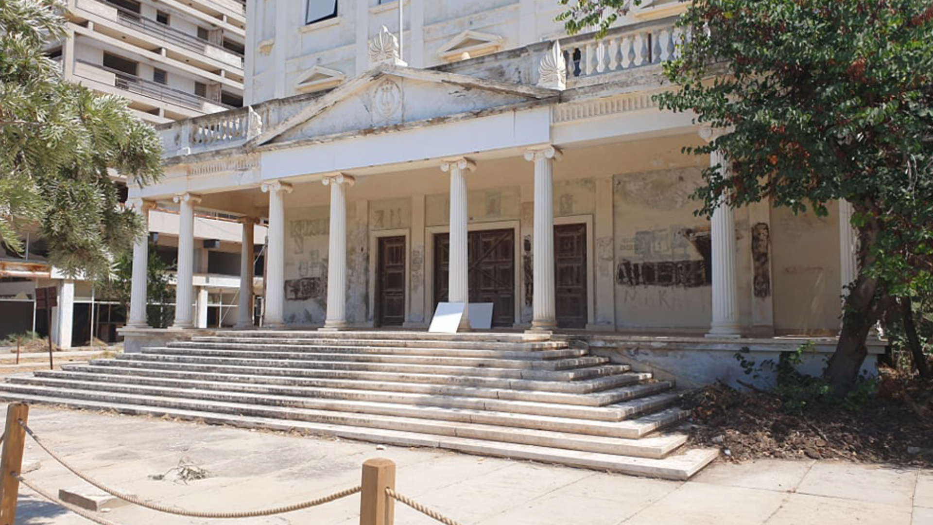 Εξαφανίζουν καθετί ελληνικό στη Βασιλεύουσα (ΒΙΝΤΕΟ)