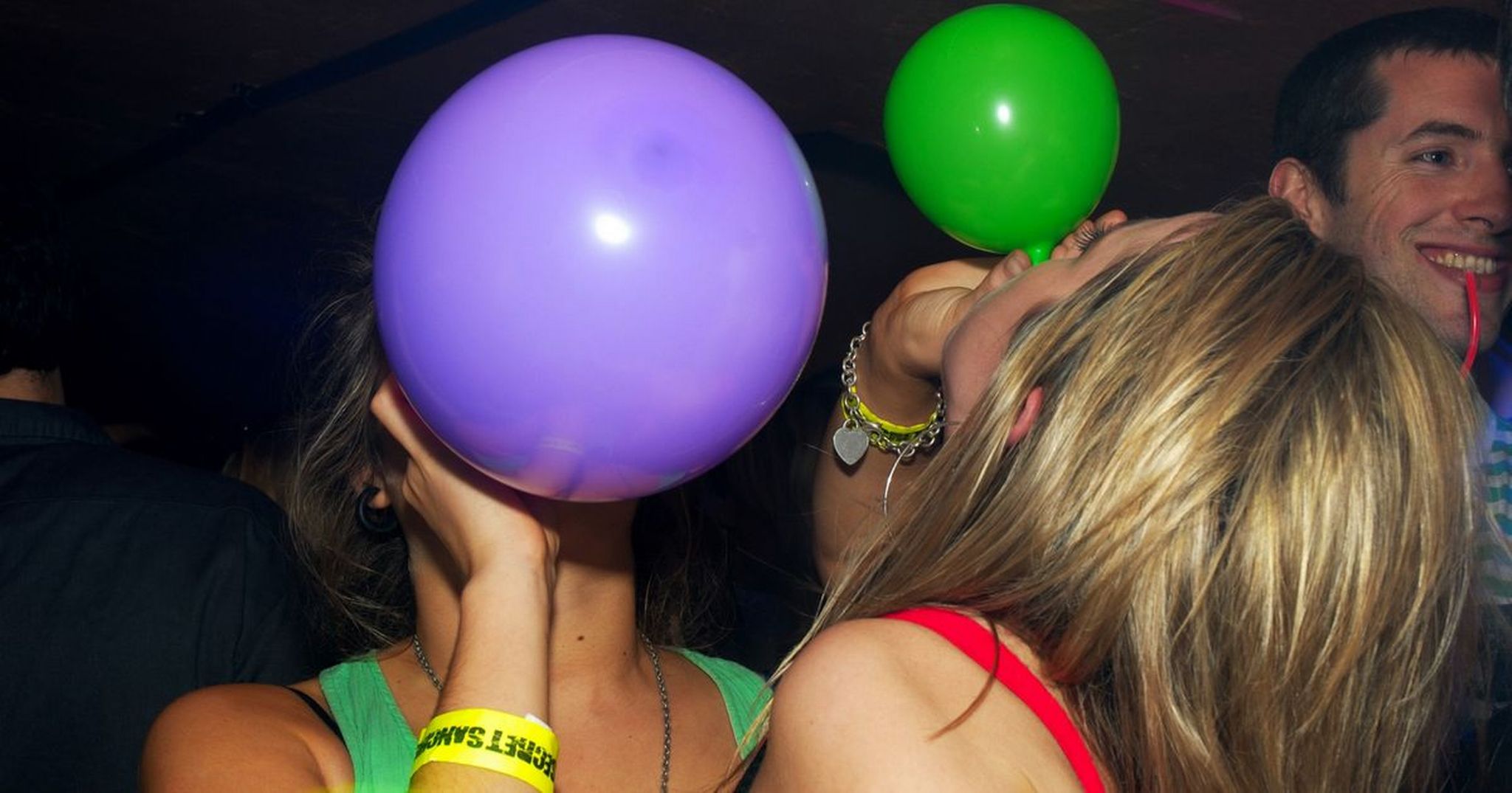 "Έστησαν" παράνομο κορωνοπάρτι στη Λεμεσό, ήταν φορτωμένοι laughing gas