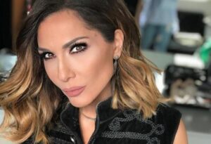 Δέσποινα Βανδή: "Τρυπώσαμε" στο εντυπωσιακό σπίτι της και μείναμε άναυδοι