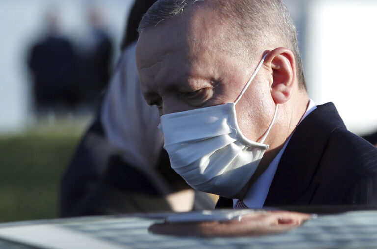 Βάζουν αφίσες στις κατεχόμενες πόλεις για την παράνομη επίσκεψη Ερντογάν