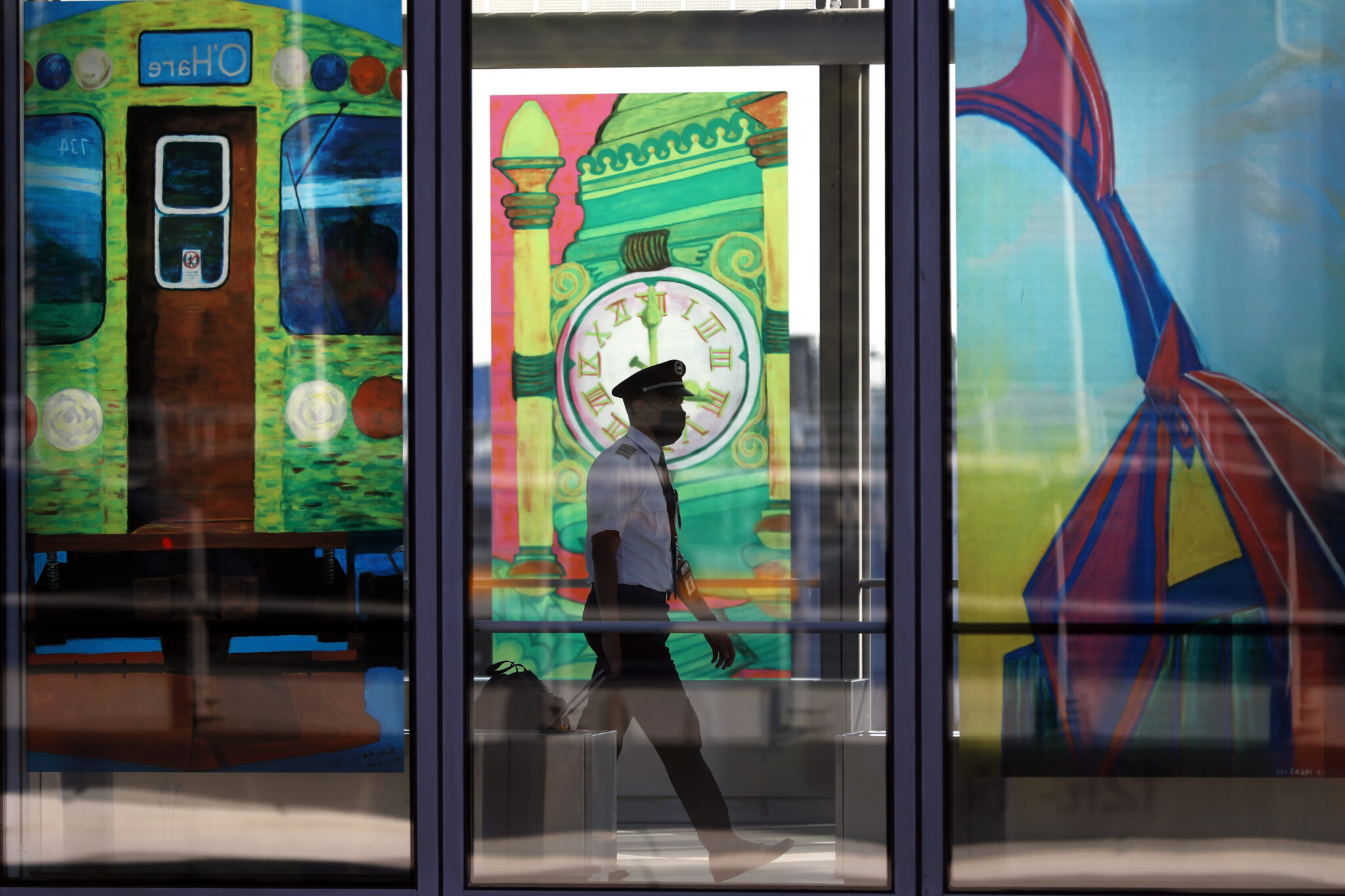 Αρνήθηκε να φορέσει μάσκα στο αεροπλάνο και… δάγκωσε αστυνομικό