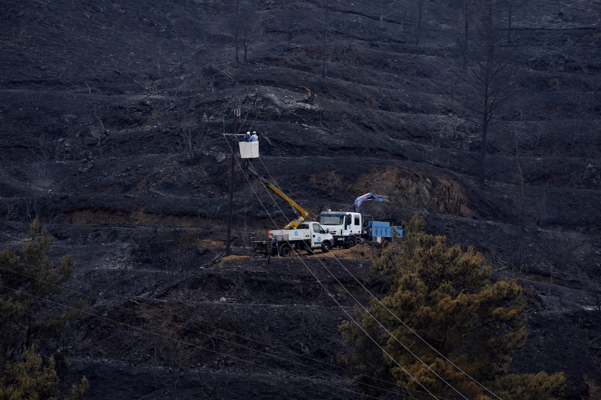 Αγώνας δρόμου για την ΑΗΚ: Πότε θα αποκατασταθεί η ηλεκτροδότηση στα χωριά (VID)