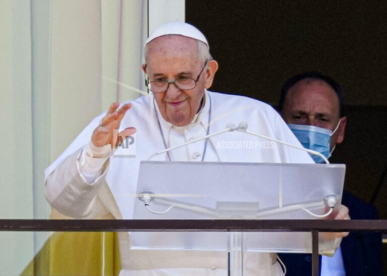 Ο Πάπας ευλόγησε τους πιστούς από το νοσοκομείο Τζεμέλι της Ρώμης