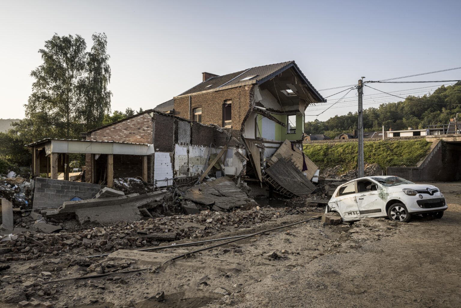 Γερμανία: Λιγοστεύουν οι ελπίδες να βρουν επιζώντες στις πληγείσες περιοχές