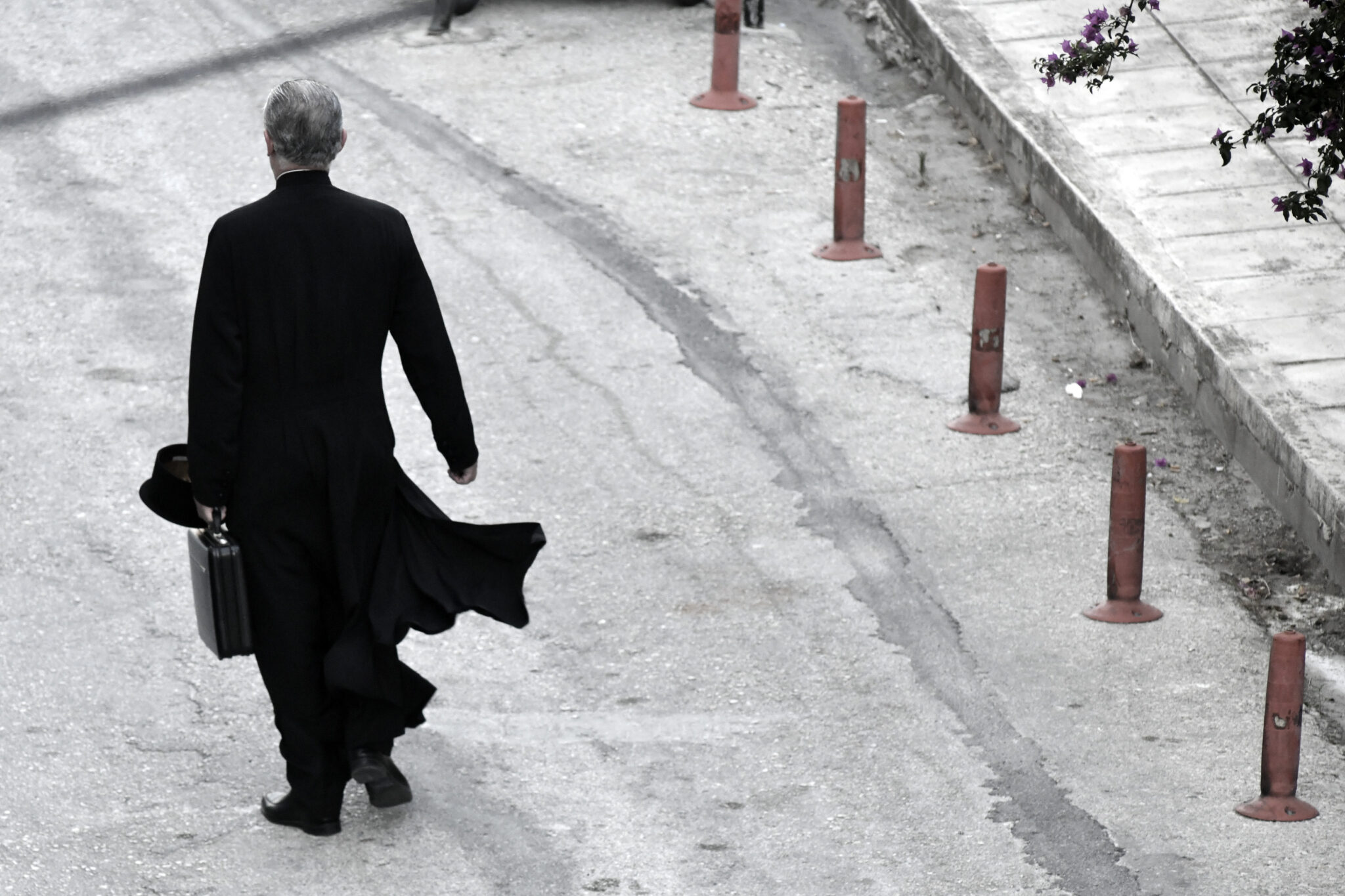 Εκ πρώτης όψεως υπόθεση για τον Μητροπολίτη που καλείται σε απολογία για βιασμό