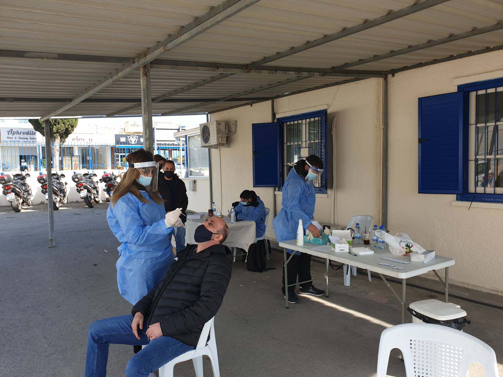 Τέλος στα δωρεάν rapid tests και επίδομα διακοπών σε εμβολιασμένους