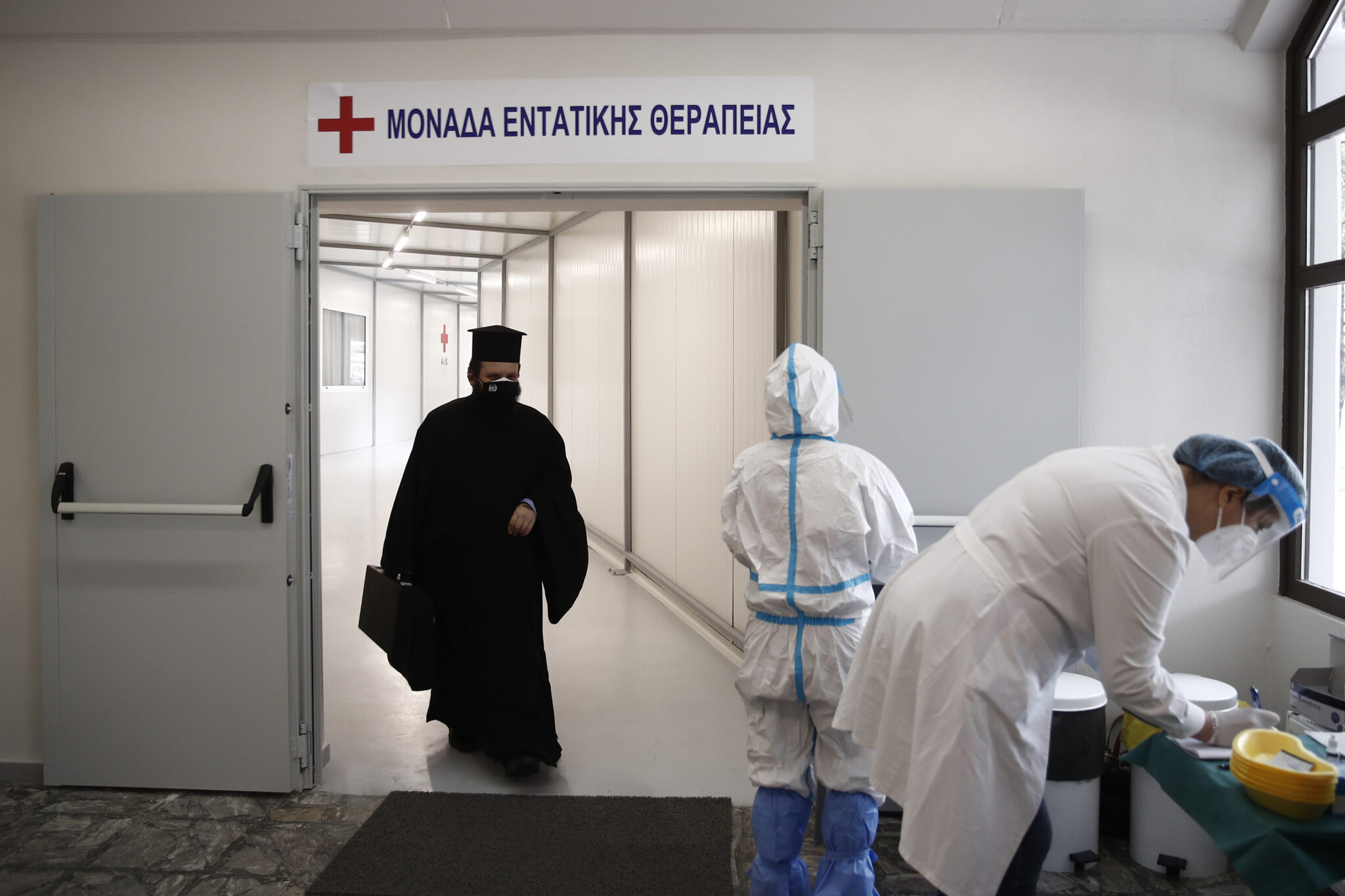 Πλησίασαν τις 3.000 τα νέα κρούσματα