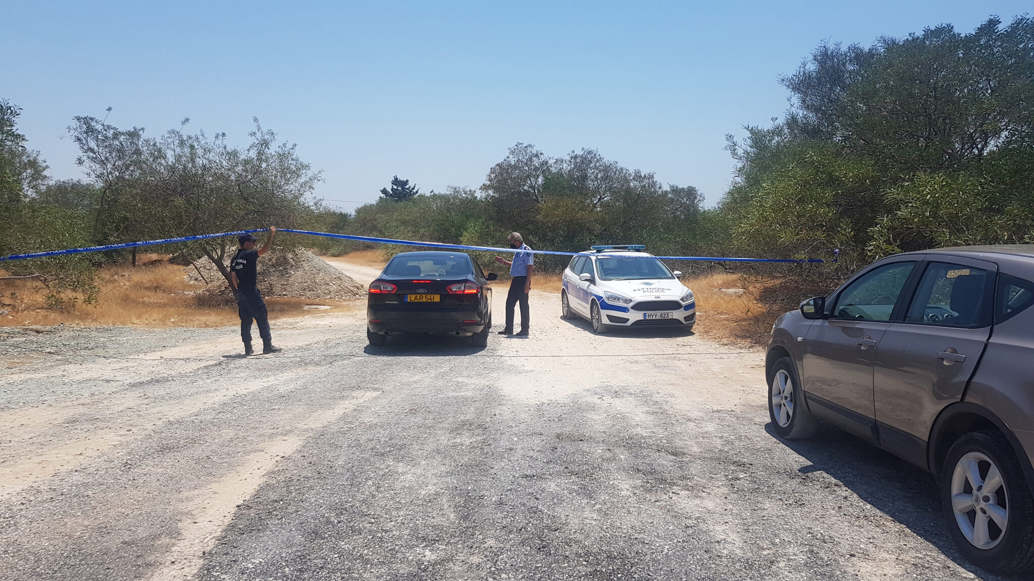 Τον πυροβόλησαν τρεις φορές στην κοιλιά προτού τον κάψουν μέσα στο μοιραίο όχημα