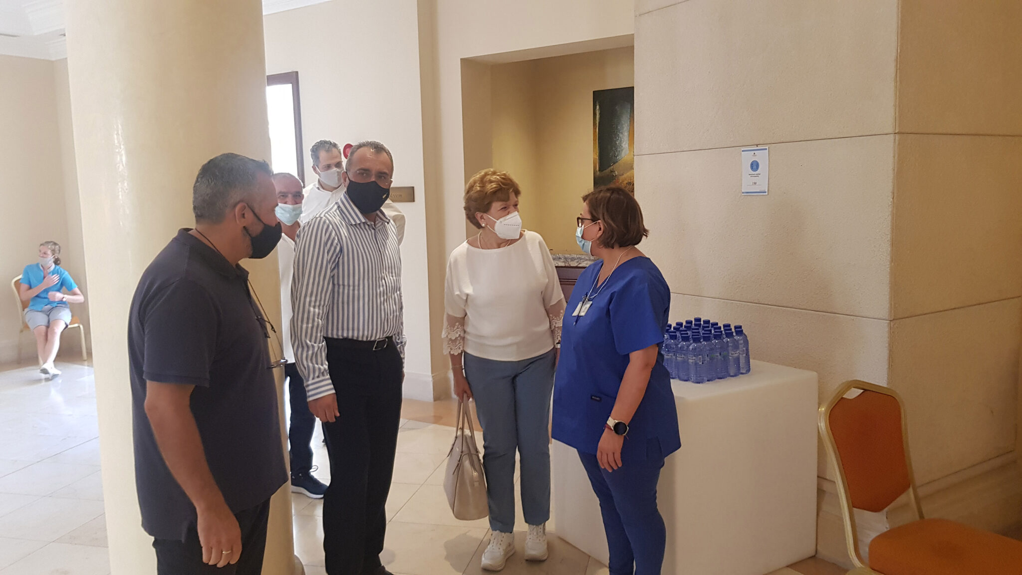 «Έπιασαν δουλειά» οι κινητές μονάδες: Άρχισαν οι εμβολιασμοί ξενοδοχοϋπαλλήλων