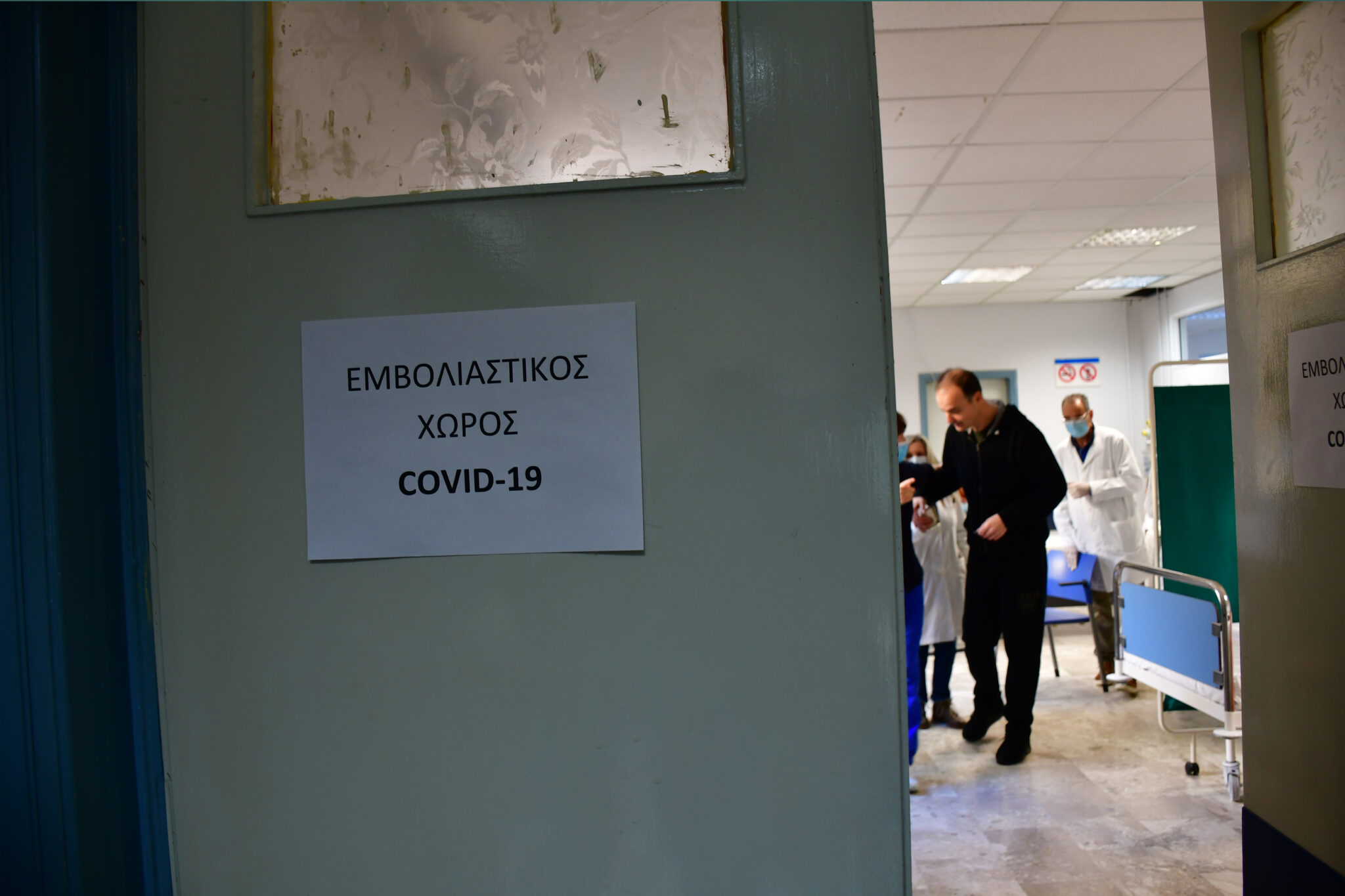 Οκτώ νεκρούς και 1,553 νέα κρούσματα κορωνοϊού, ανακοίνωσε ο ΕΟΔΥ