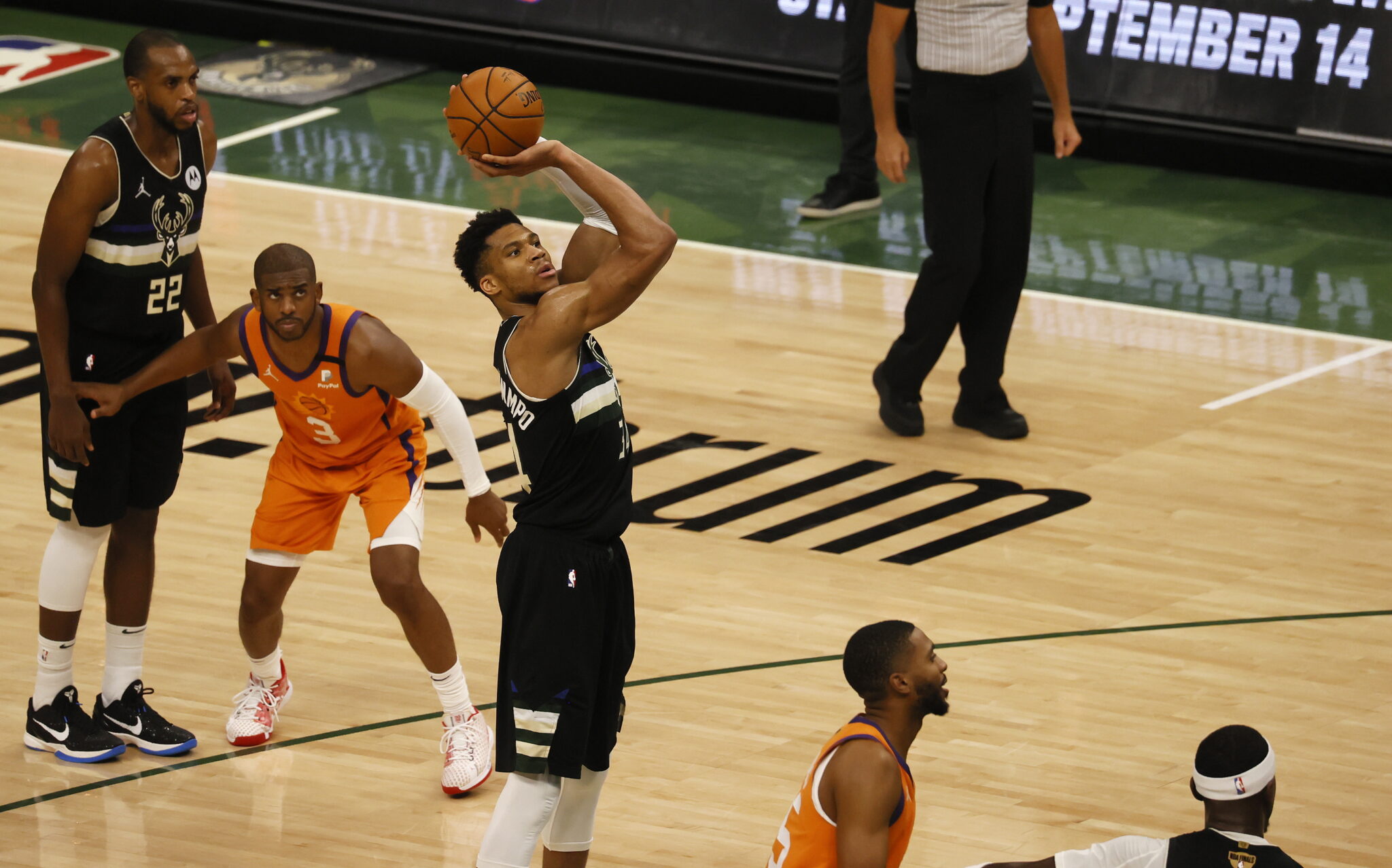 Έξι φάσεις του Γιάννη στο Top 10 των Μπακς στους τελικούς (ΒΙΝΤΕΟ)