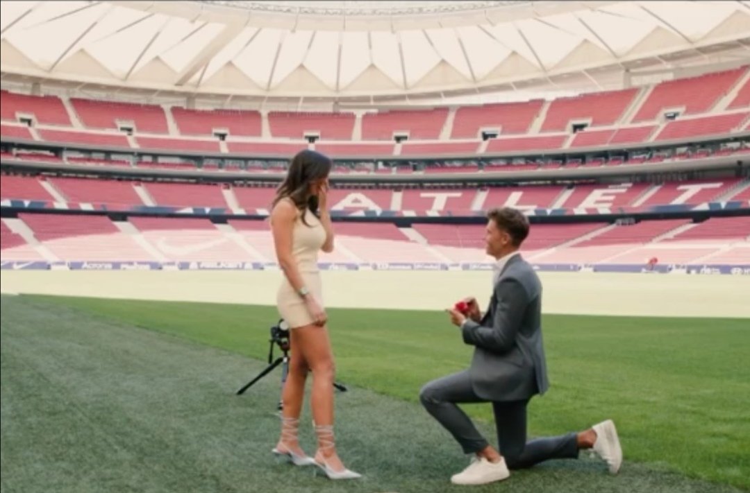 Ο Γιορέντε έκανε πρόταση γάμου στη σύντροφο του μέσα στο «Metropolitano»