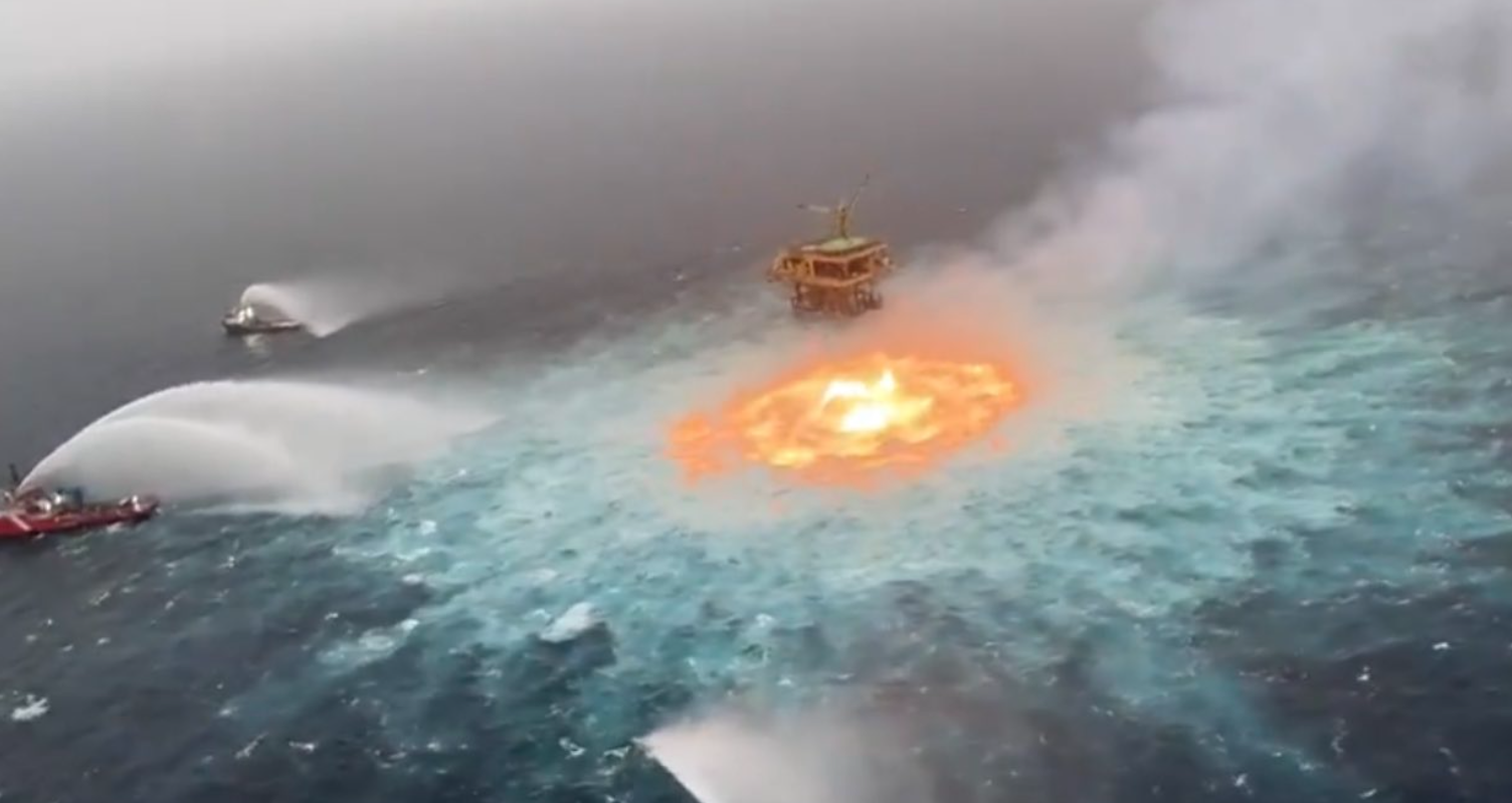 «Πύρινο μάτι»: Κατασβέστηκε πυρκαγιά στην επιφάνεια του ωκεανού στο Μεξικό