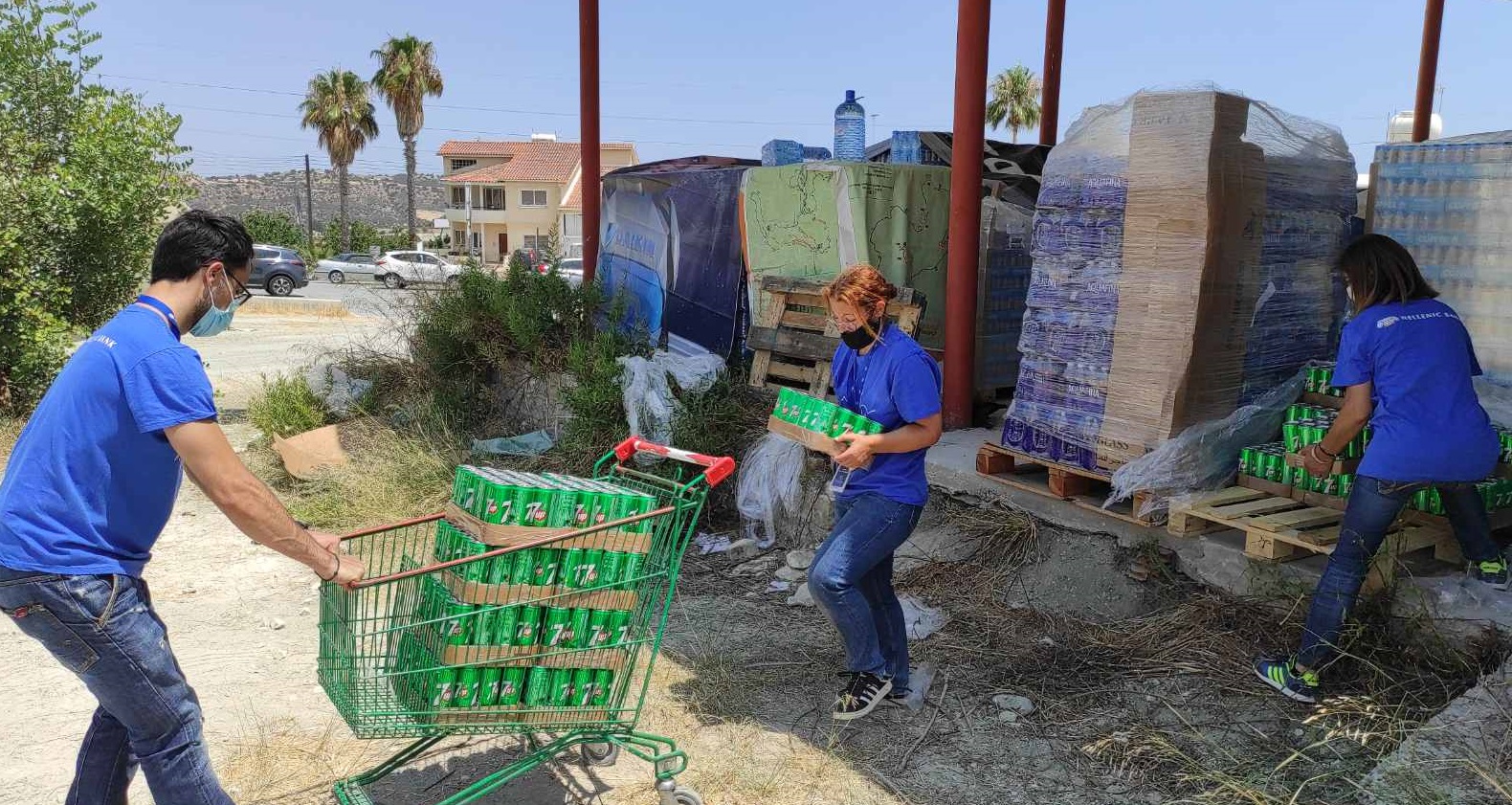 Οι εθελοντές της Ελληνικής Τράπεζας στο πλευρό των πληγέντων