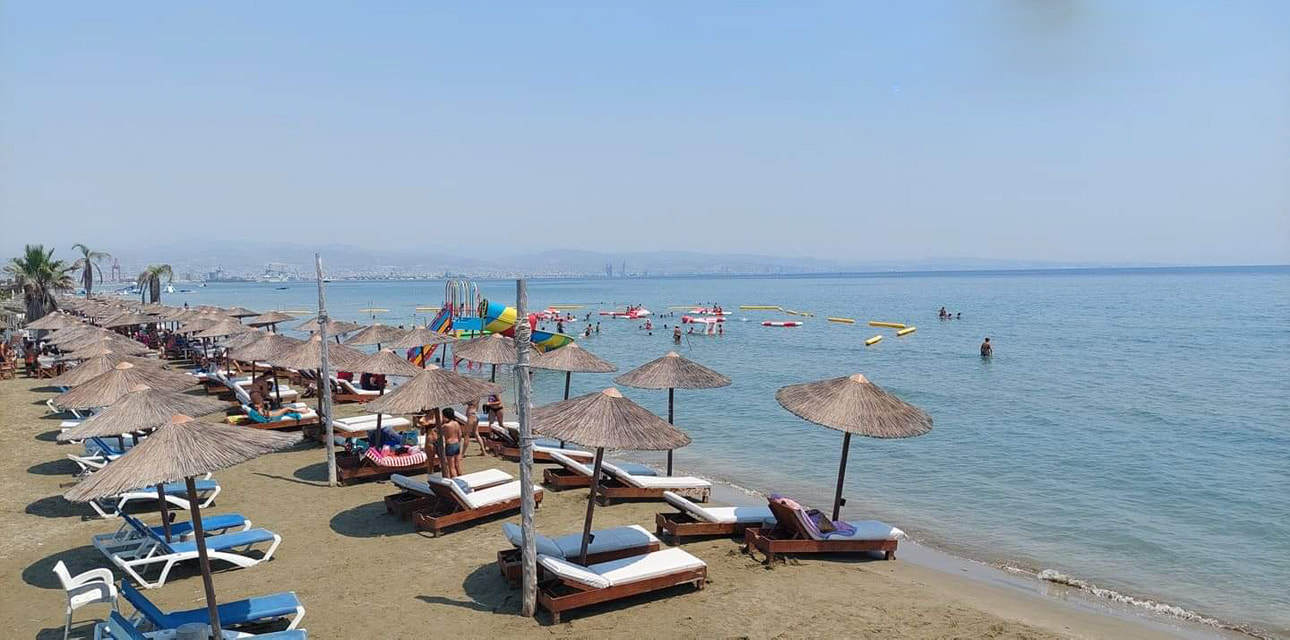 Παιδάκι βούτηξε στα ρηχά, κτύπησε στο κεφάλι και διακομίσθηκε στο Νοσοκομείο