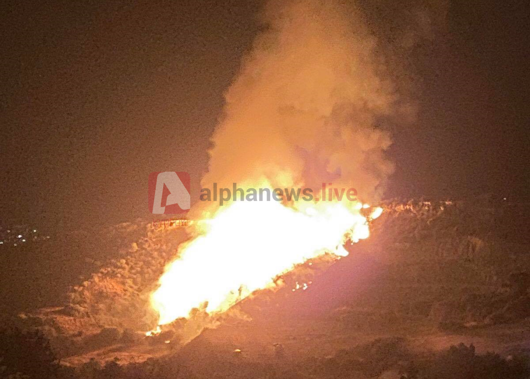 ΒΙΝΤΕΟ: Μαίνεται πυρκαγιά σε απροσπέλαστη περιοχή στην επαρχία Πάφου