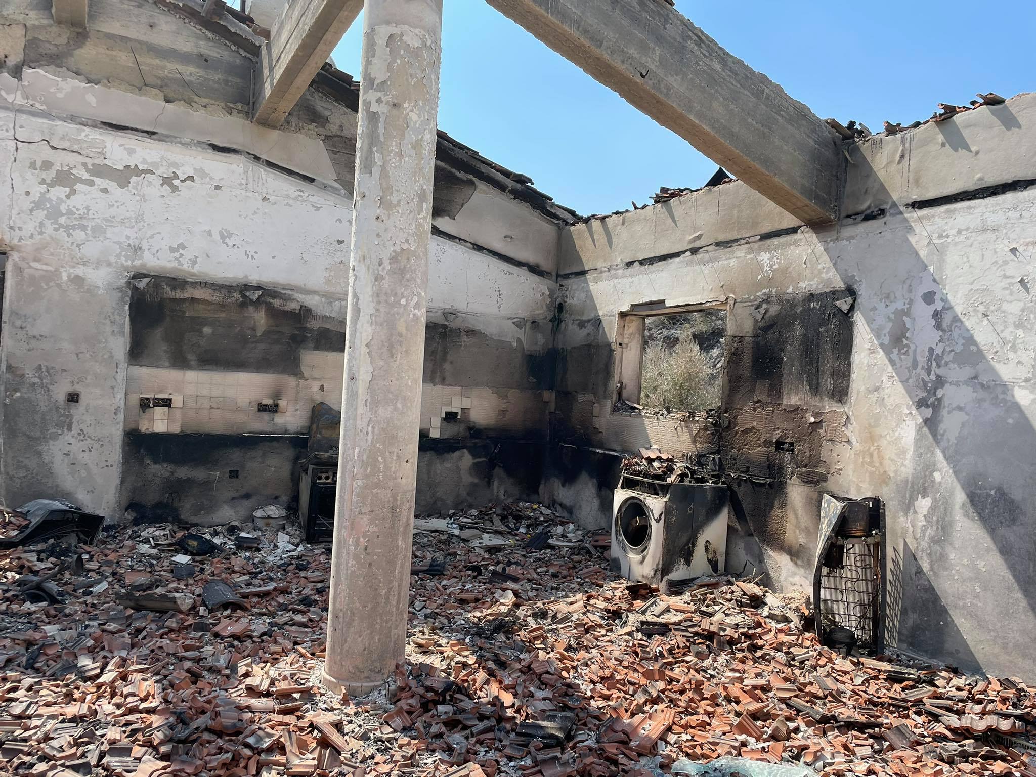 Φοβούνται πλιάτσικο απο επιτίδειους οι Αρχές, περιπολίες στις καμένες περιουσίες