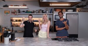 H Samsung Electronics Hellas και ο Άκης Πετρετζίκης  στην κουζίνα