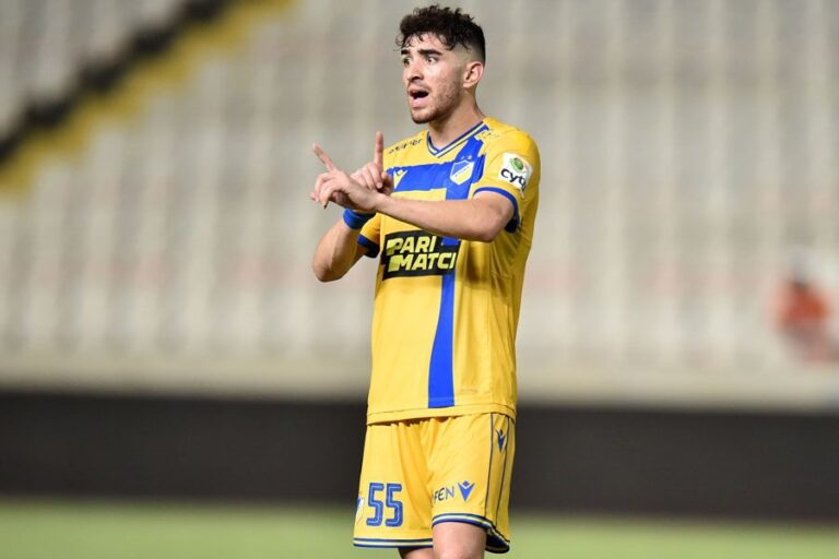 Στην έξοδο ο Σιέλης από τον ΑΠΟΕΛ