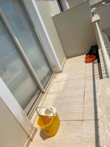 ΒΙΝΤΕΟ: Άφησε το σκύλο της στο μπαλκόνι μέσα στον ήλιο, χωρίς φαγητό και νερό