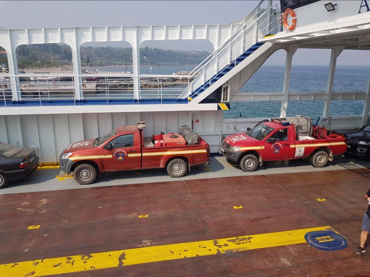 Επιβιβάστηκε σε πλοιάριο η κυπριακή αποστολή και πάει στην Εύβοια