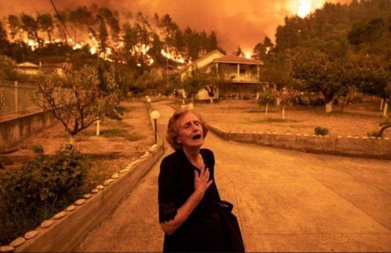 Το πύρινο δράμα στην Εύβοια σε μια φωτογραφία..