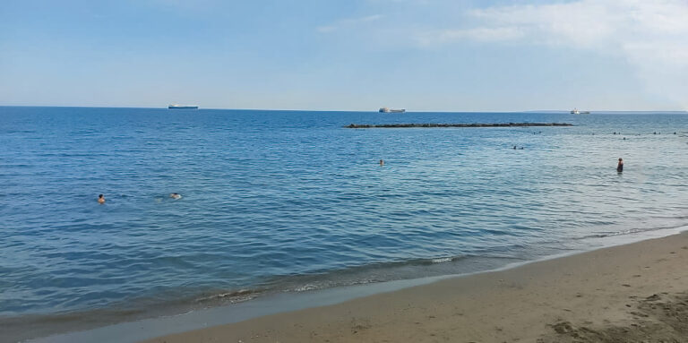 Δυο 28χρονοι κινδύνευσαν με πνιγμό σε παραλία της Λεμεσού