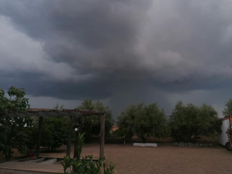 "Άνοιξαν" οι ουρανοί σε πολλές περιοχές της Κύπρου (ΦΩΤΟ&ΒΙΝΤΕΟ)