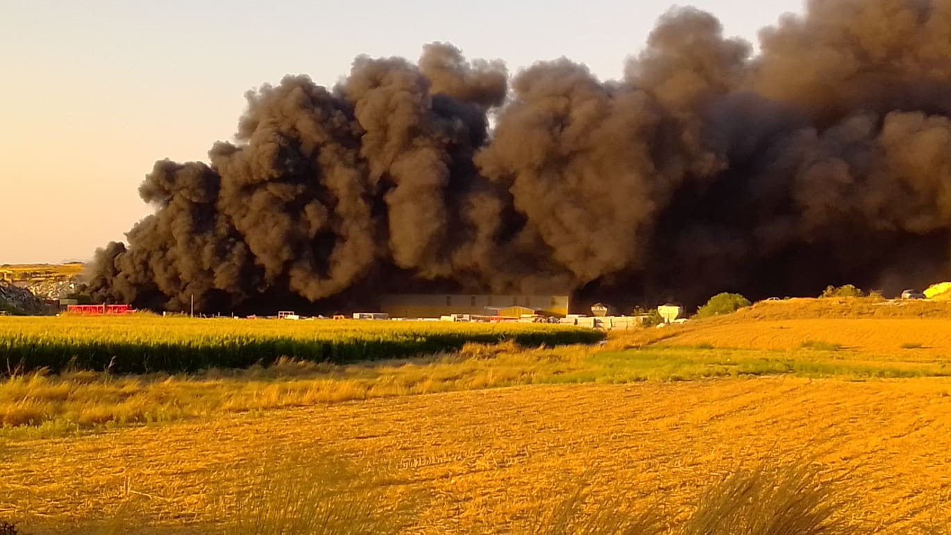 Πολιτική Άμυνα: Περιοριστείτε στα σπίτια σας, κλείστε πόρτες και παράθυρα (VID)