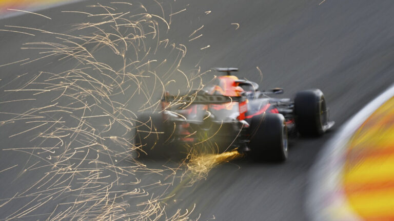 Pole για τον σπινθηροβόλο Verstappen στο βροχερό Spa