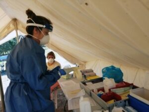 Ένας θάνατος και 401 νέα κρούσματα κορωνοϊού