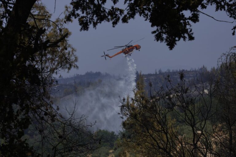 LIVE/Πυρκαγιές στην Ελλάδα: Ένα εκατομμύριο στρέμματα κάηκαν σε δύο εβδομάδες