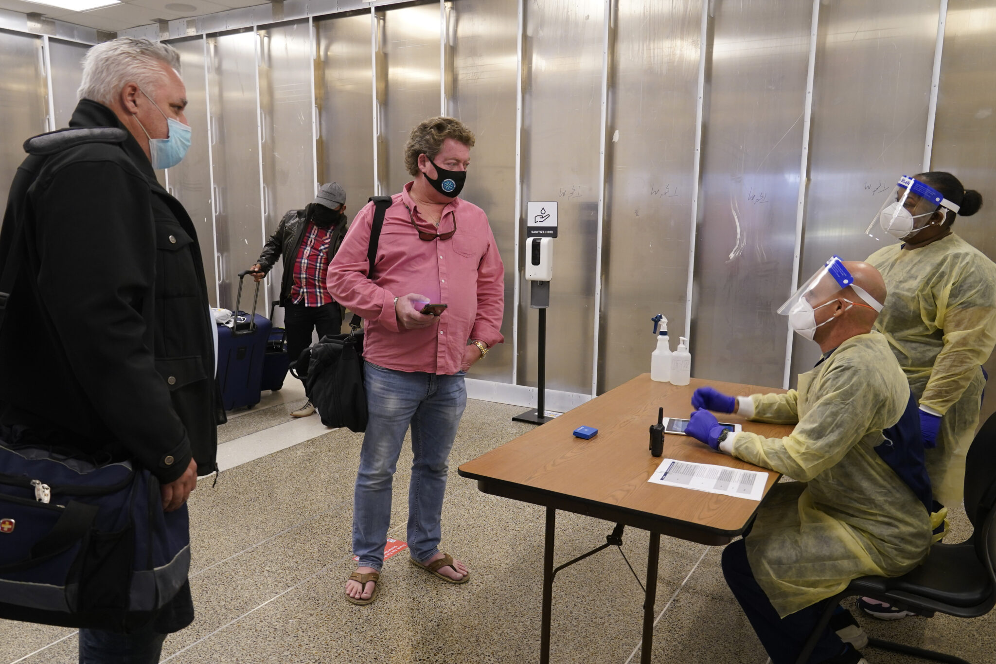 Καναδάς: Πρόστιμο 20 χιλιάδων δολαρίων σε δυο ταξιδιώτες με ψευδή πιστοποιητικά