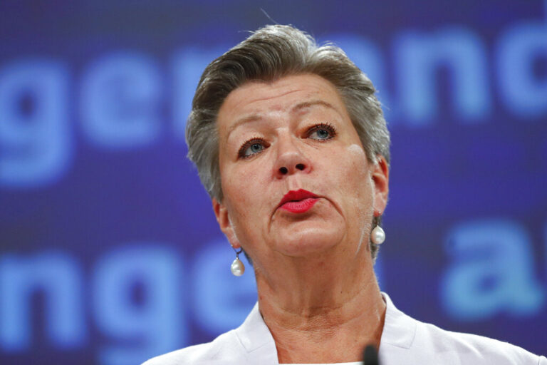 Επίτροπος Γιόχανσον για μεταναστευτικές ροές: Eτοιμαζόμαστε για όλα τα σενάρια