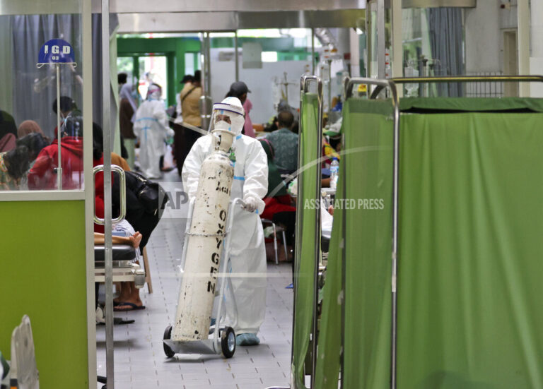 Κίνα κατά ΗΠΑ: Μας φορτώνετε τις ευθύνες για την προέλευση της covid-19