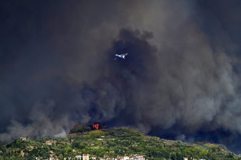 Νέος συναγερμός στην Εύβοια λόγω φωτιάς, ισχυροί άνεμοι στην περιοχή