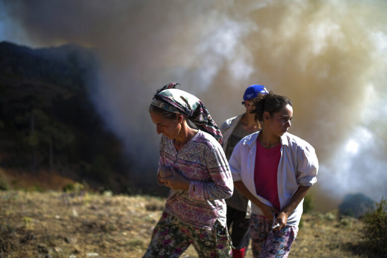 Μετά τις πυρκαγιές πλήττονται από πλημμύρες οι βόρειες ακτές της Τουρκίας