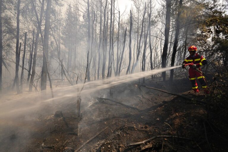 LIVE: Μετρά πληγές η Εύβοια, αγωνιούν οι κάτοικοι για την επόμενη ημέρα