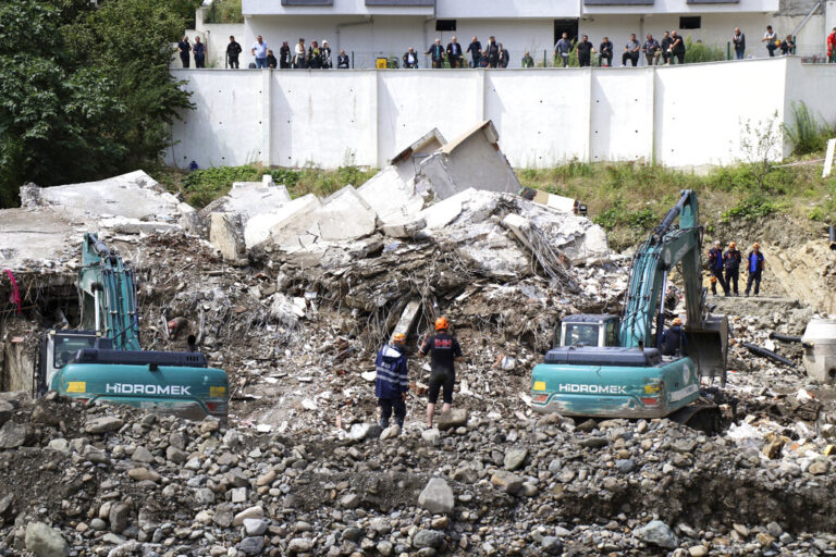 BINTEO: Έφτασαν τους 58 οι νεκροί από τις φονικές πλημμύρες στην Τουρκία