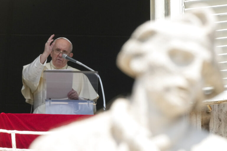 Πάπας Φραγκίσκος για Αφγανιστάν: "Να σταματήσει η βοή των όπλων"