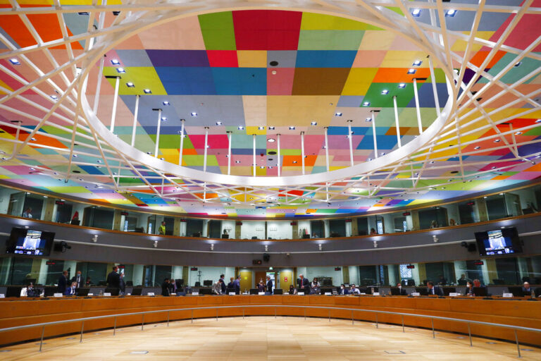 EE: Καλεί όλα τα μέρη στο Αφγανιστάν να βρουν λύση για ειρηνική συνύπαρξη