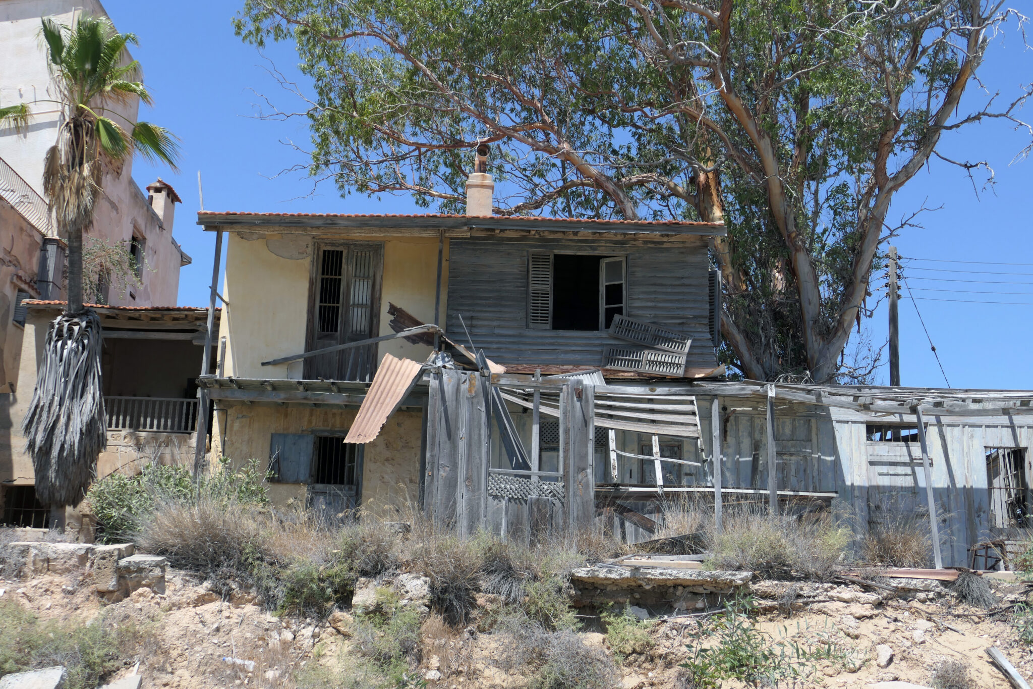 Βουβή η πόλη, όχι όμως η τέχνη: 47 χρόνια μετά στο blue bungalow του Πολ (VID)