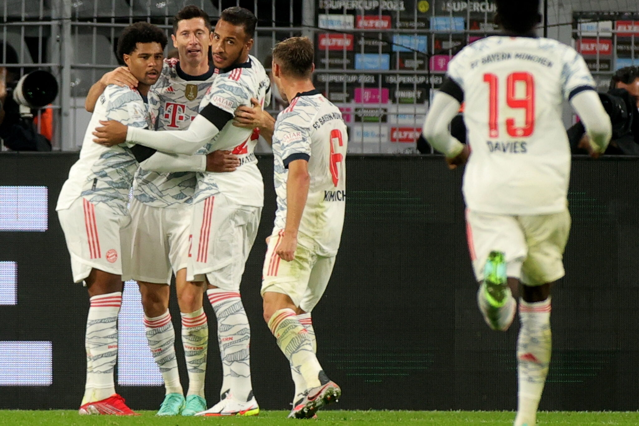 Φωτιά και… Λέβα η Μπάγερν, πήρε και το Σούπερ Καπ