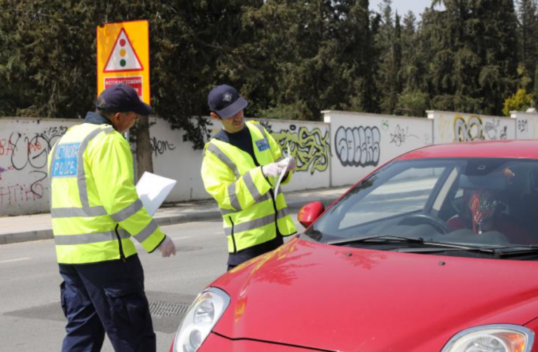Εξυπηρετούσαν πελάτες χωρίς να φορούν μάσκες και χωρίς να κατέχουν SafePass