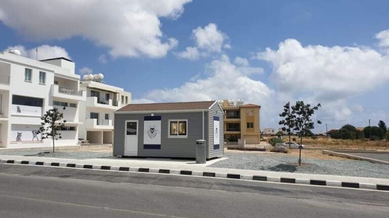 Σαρωτικές έρευνες σε διαμερίσματα στη Χλώρακα, χειροπέδες σε 69χρονο