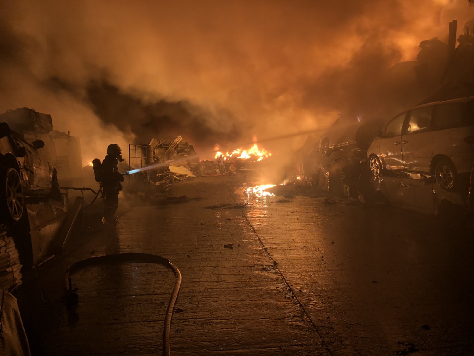 Τραυματίστηκε πυροσβέστης κατά τη διάρκεια της κατάσβεσης στο Γέρι