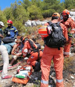 ΦΩΤΟ: Συνδράμουν και στην παροχή πρώτων βοηθειών οι Κύπριοι πυροσβέστες
