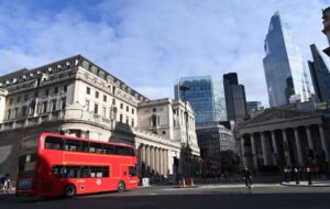 Αγγλία: Kαταργεί την καραντίνα για εμβολιασμένους από Ευρώπη και Αμερική