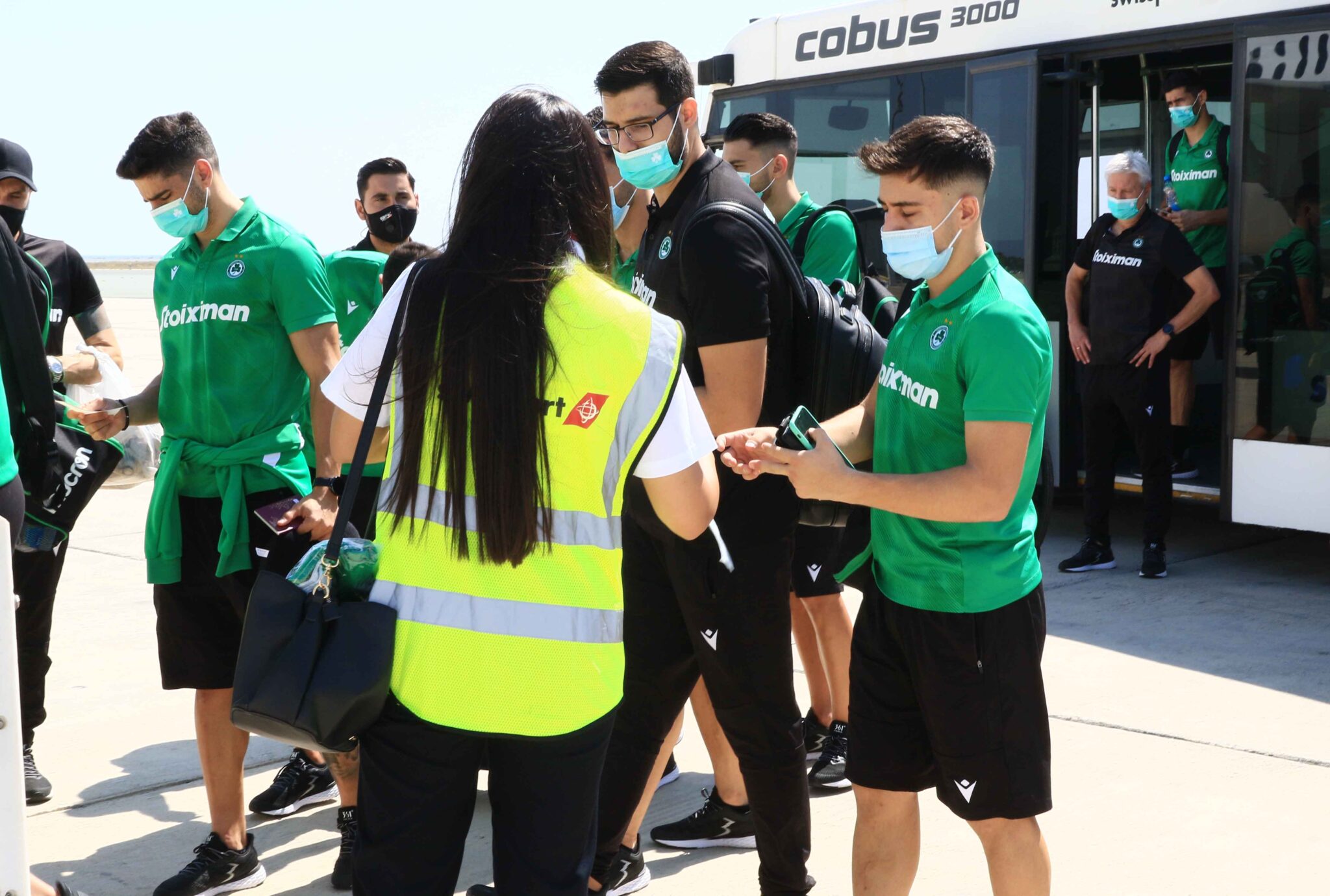 Για αυτό το λόγο υπήρξε καθυστέρηση της αποστολής της Ομόνοιας στο αεροδρόμιο