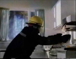 Νεαρή υπέστη εγκαύματα όταν προσπάθησε να κατασβέσει φλεγόμενο τηγάνι με νερό